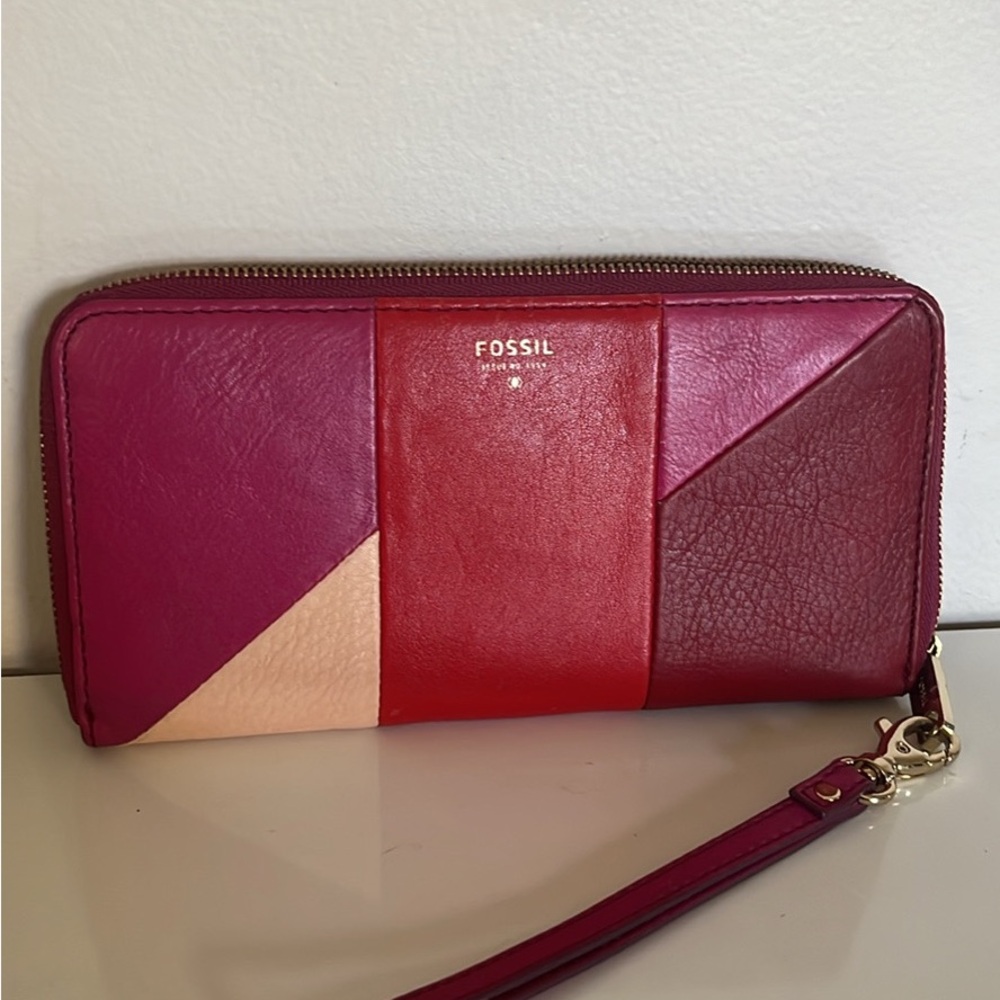 Fossil Women's Red and Pink Leather Wallet